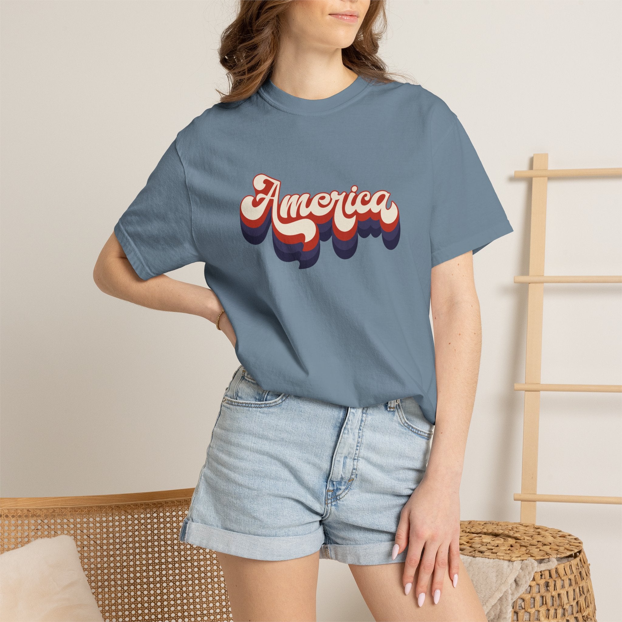 Retro 'America' T-Shirt — Vintage 70s Patriotic Graphic Tee