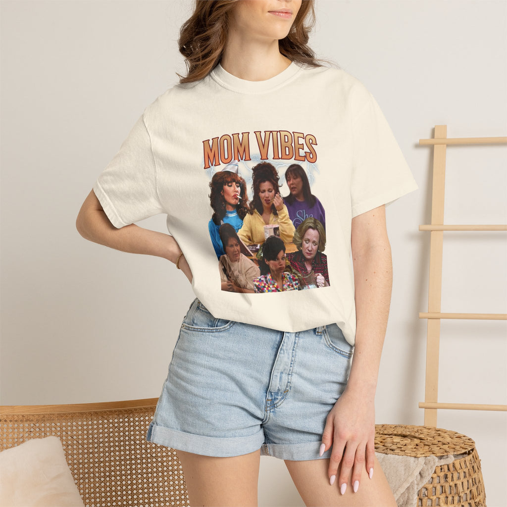 Mom Vibes Graphic T-Shirt — Retro Mom Squad Vintage Style Tee