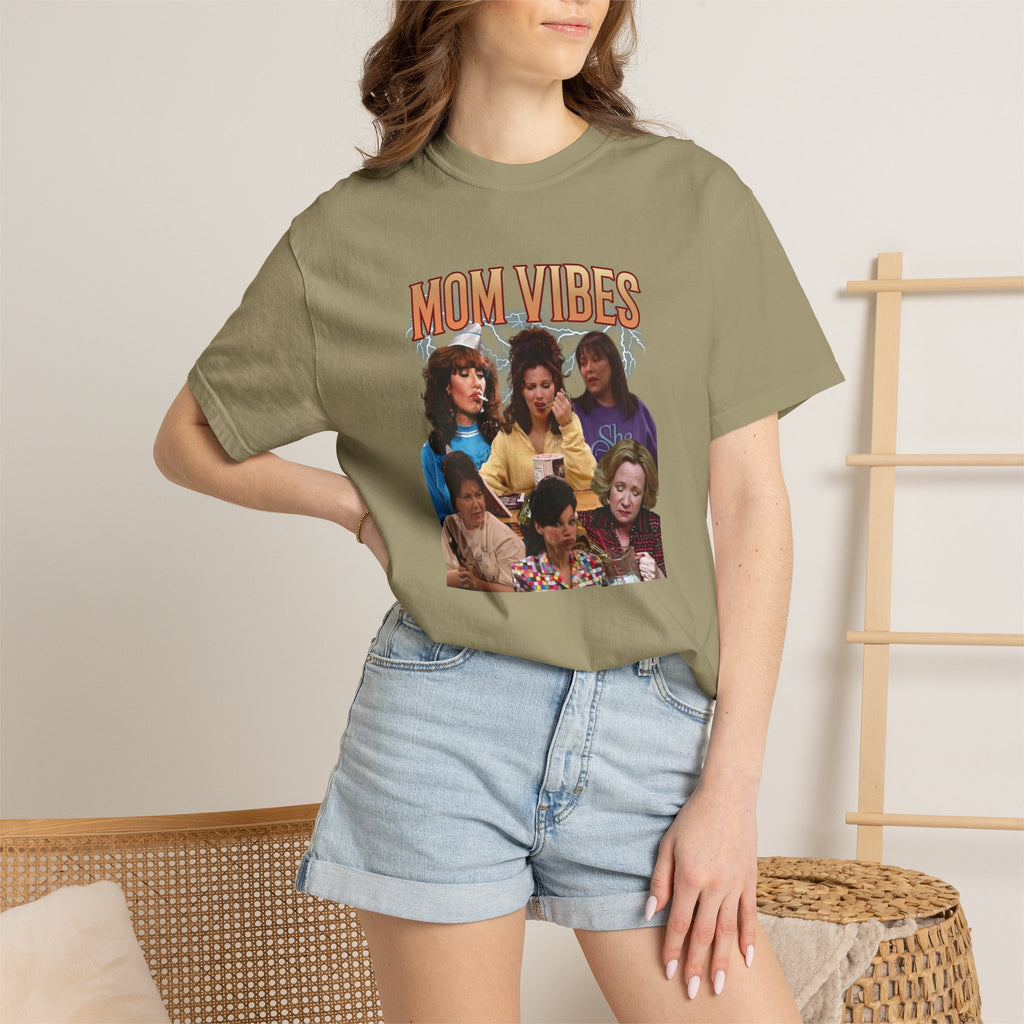 Mom Vibes Graphic T-Shirt — Retro Mom Squad Vintage Style Tee