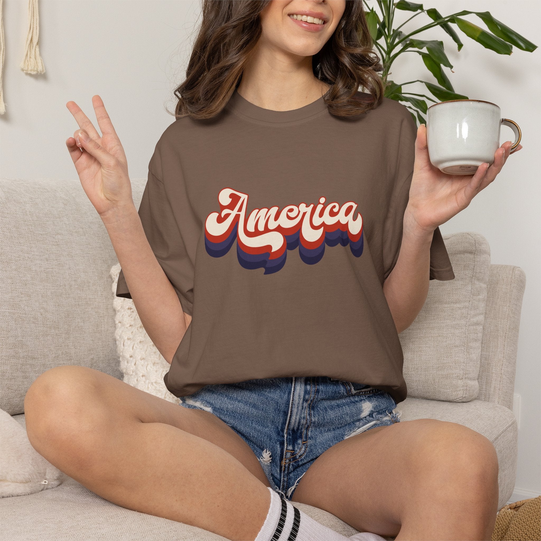 Retro 'America' T-Shirt — Vintage 70s Patriotic Graphic Tee