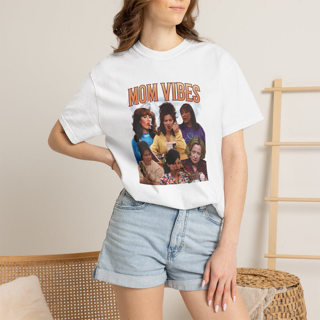 Mom Vibes Graphic T-Shirt — Retro Mom Squad Vintage Style Tee