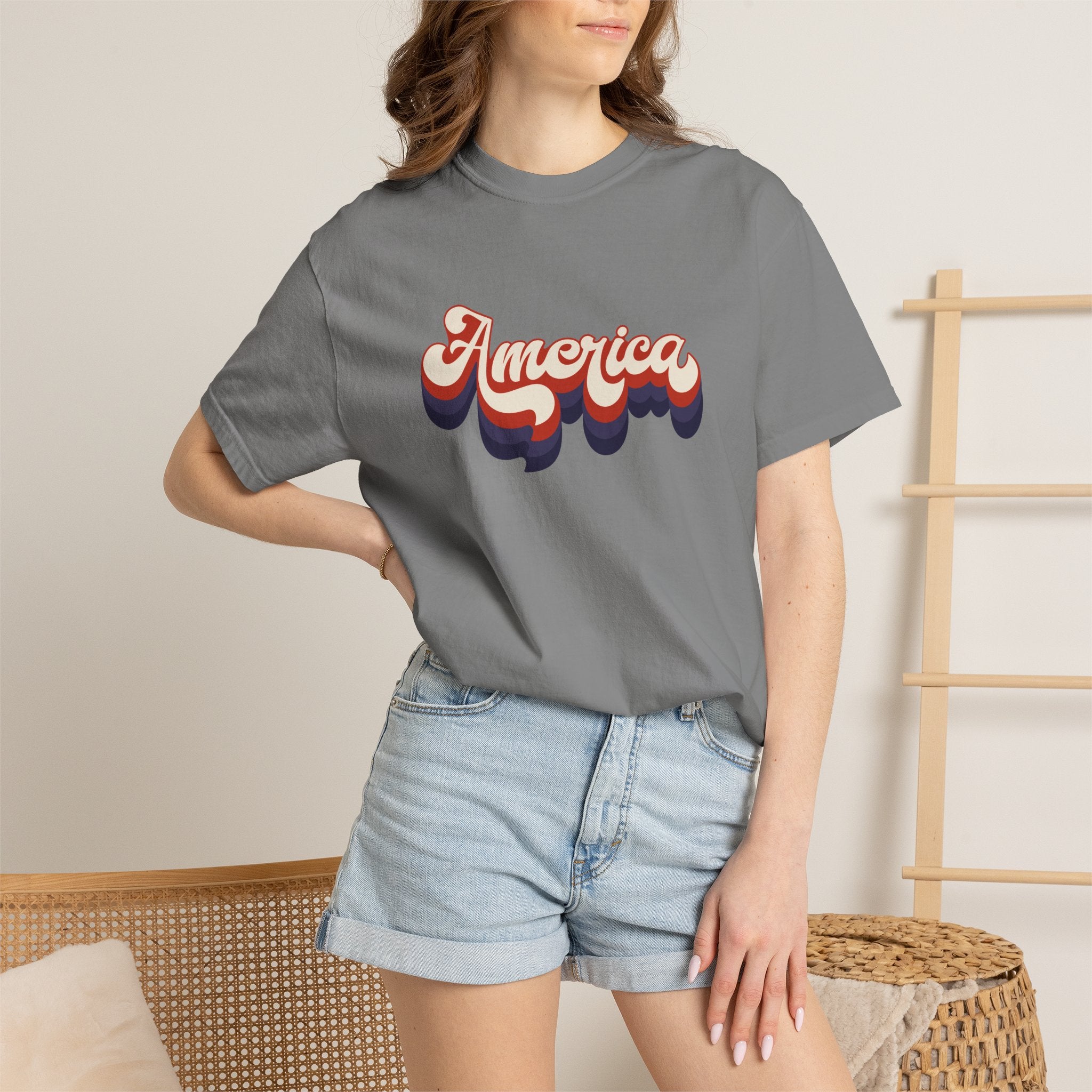 Retro 'America' T-Shirt — Vintage 70s Patriotic Graphic Tee