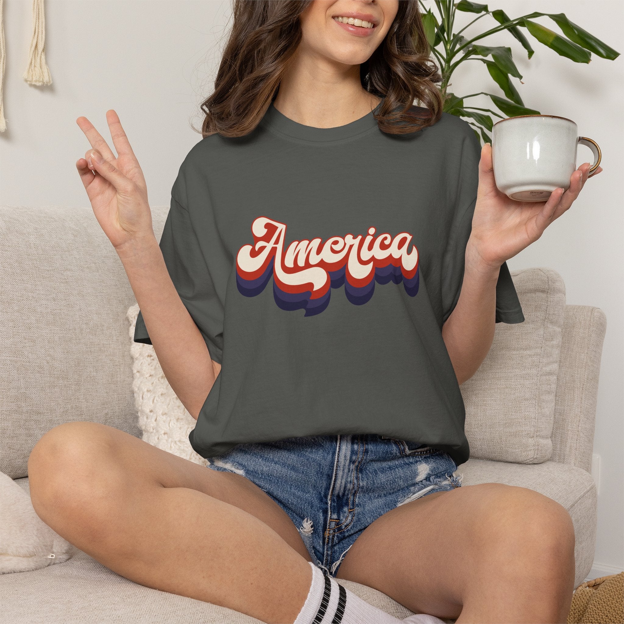 Retro 'America' T-Shirt — Vintage 70s Patriotic Graphic Tee