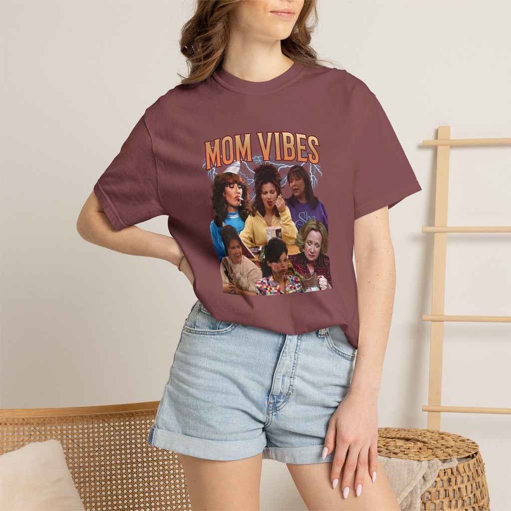 Mom Vibes Graphic T-Shirt — Retro Mom Squad Vintage Style Tee